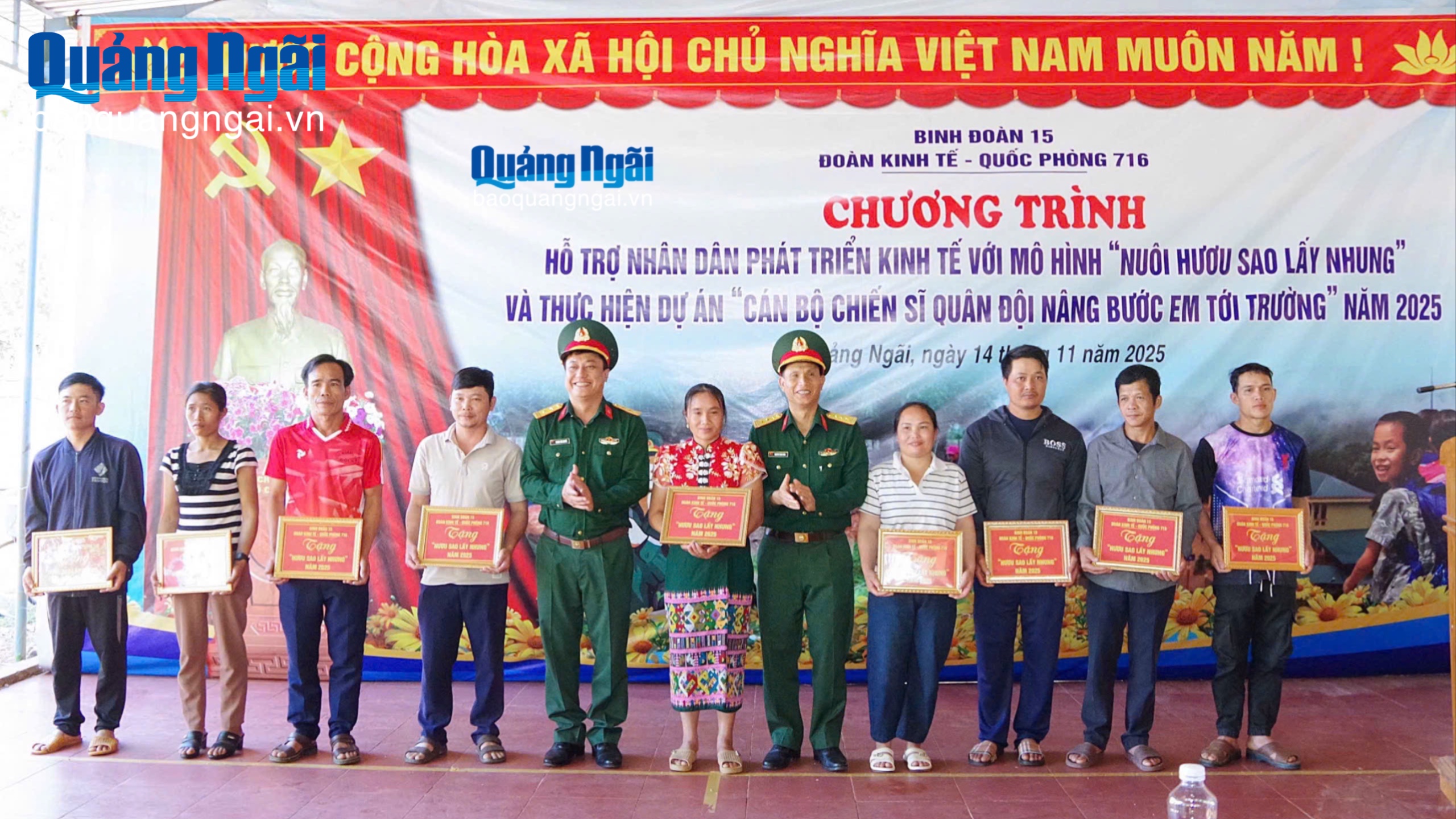 Trao 18 cặp hươu giống hỗ trợ người dân vùng biên
