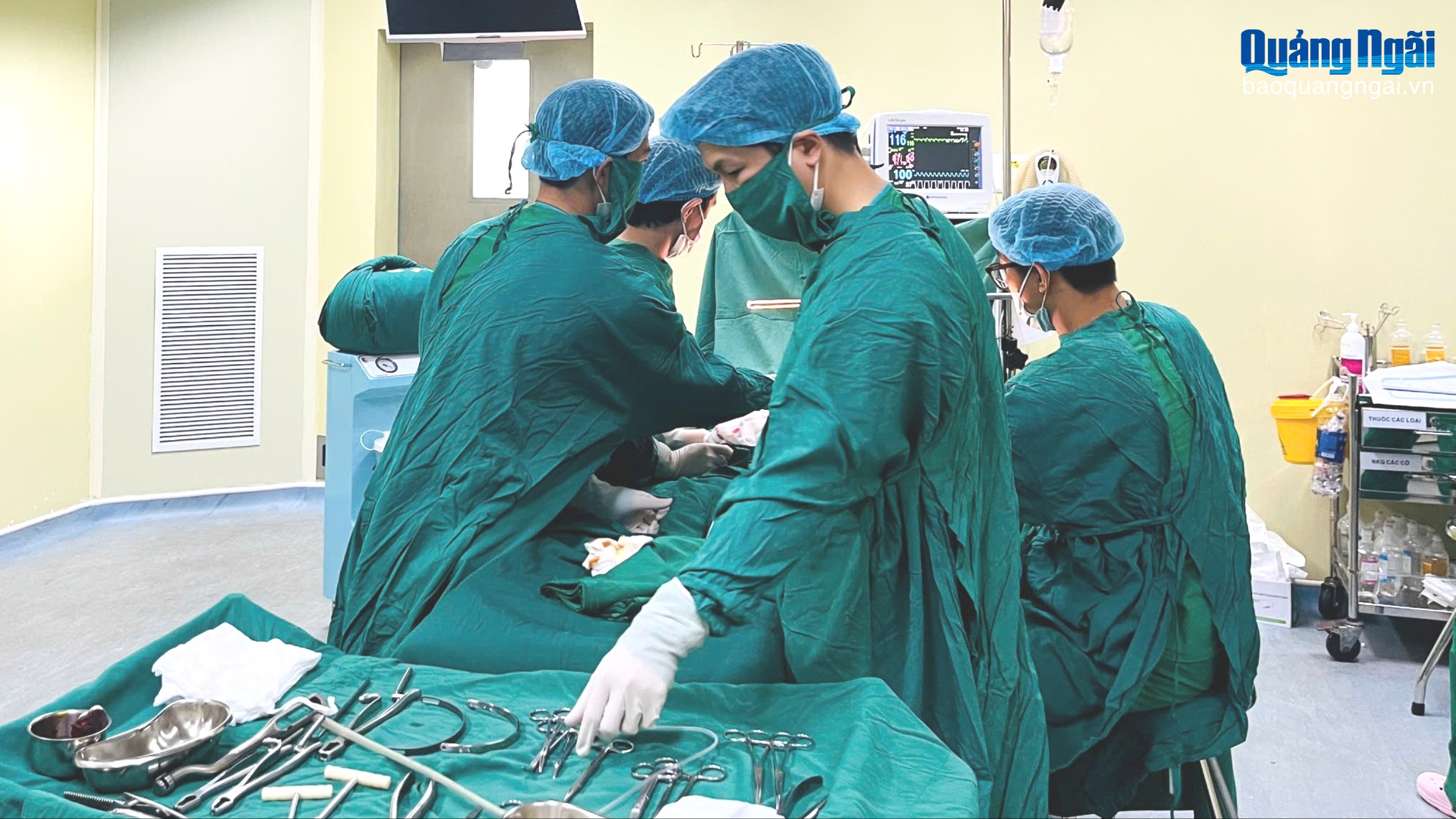 Phẫu thuật thành công khối u mỡ nặng 1,5kg