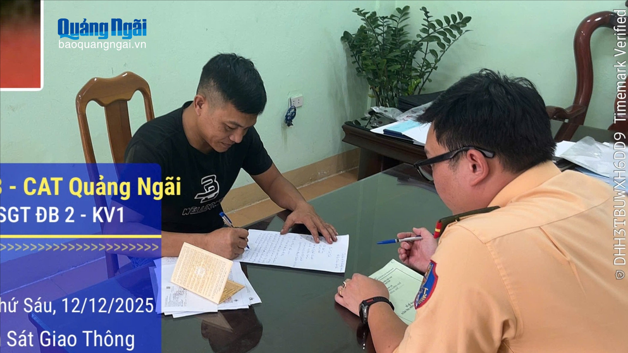 Xử phạt tài xế chở hàng để nước chảy xuống mặt đường