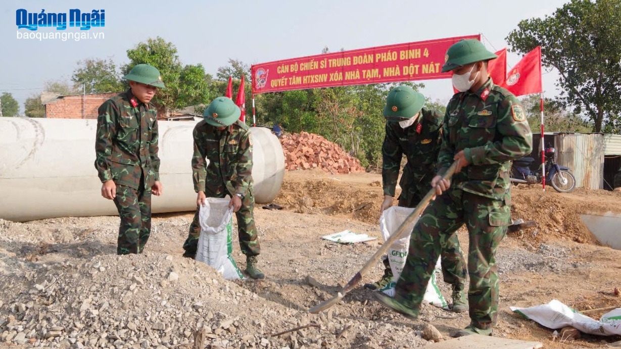 Ở đâu dân khó, ở đó có bộ đội