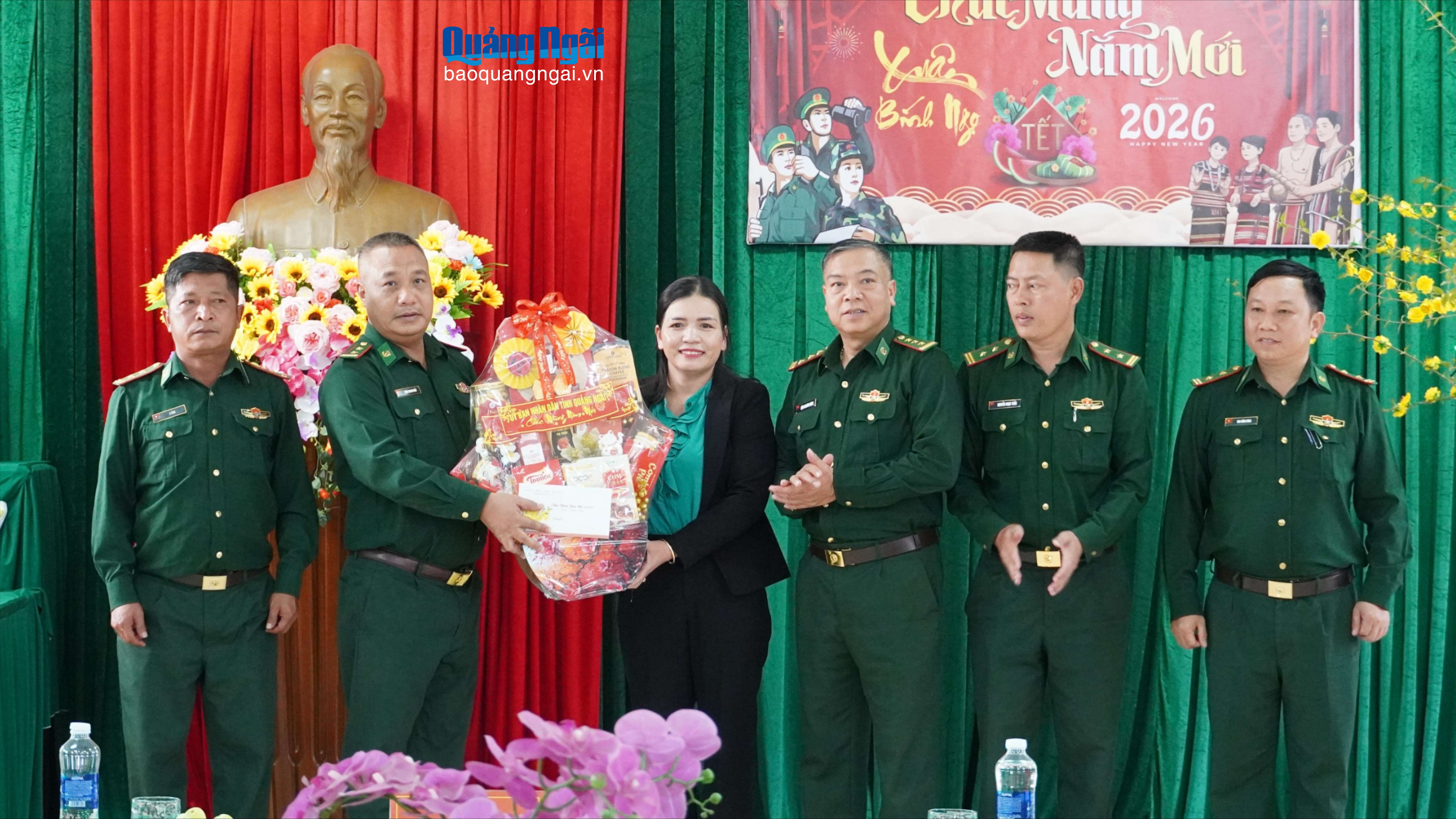 Phó Chủ tịch Thường trực UBND tỉnh Y Ngọc chúc Tết tại xã Đăk Long