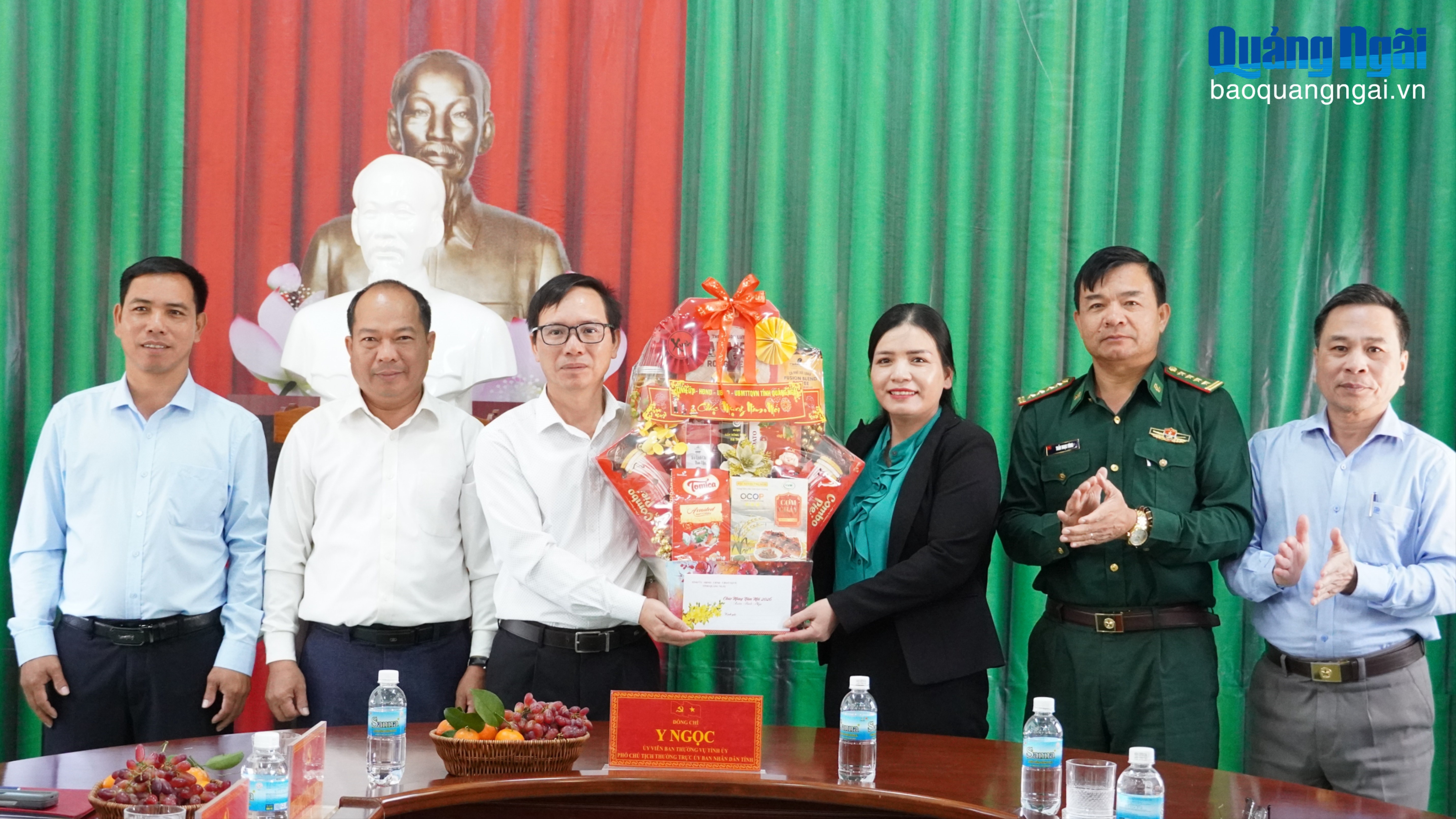 Tạo không khí phấn khởi để nhân dân vui xuân, đón Tết