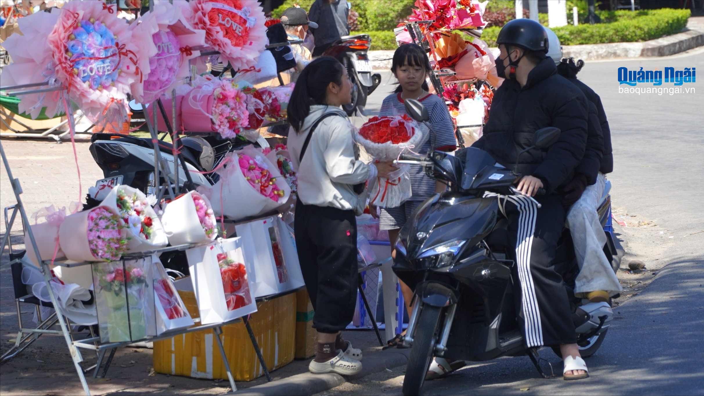 Cận Tết, thị trường quà Valentine trầm lắng