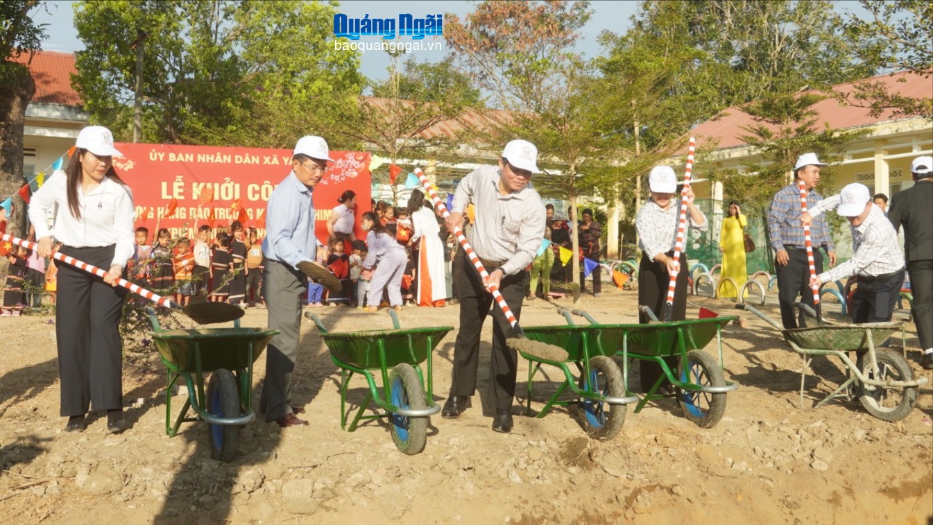 Phó Bí thư Tỉnh ủy, Chủ tịch HĐND tỉnh Nguyễn Đức Tuy dự Lễ ra quân lao động, sản xuất tại xã Ya Ly