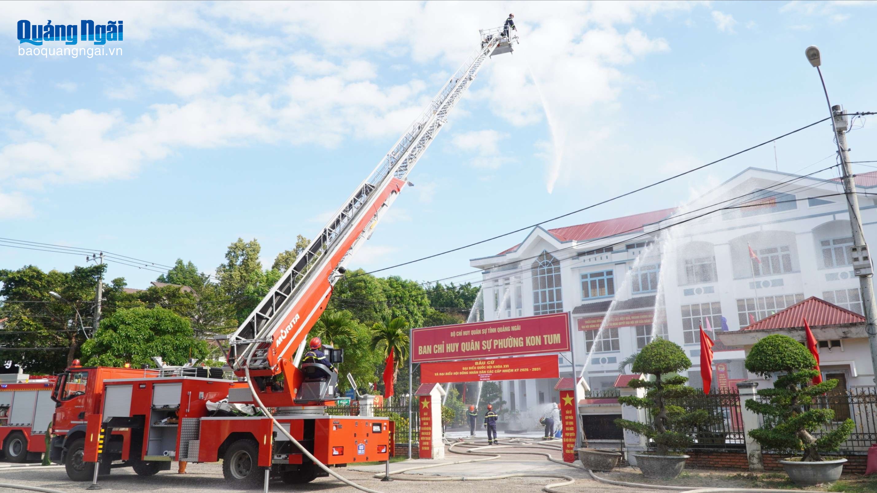 Thực tập phương án chữa cháy, cứu nạn, cứu hộ tại điểm bầu cử