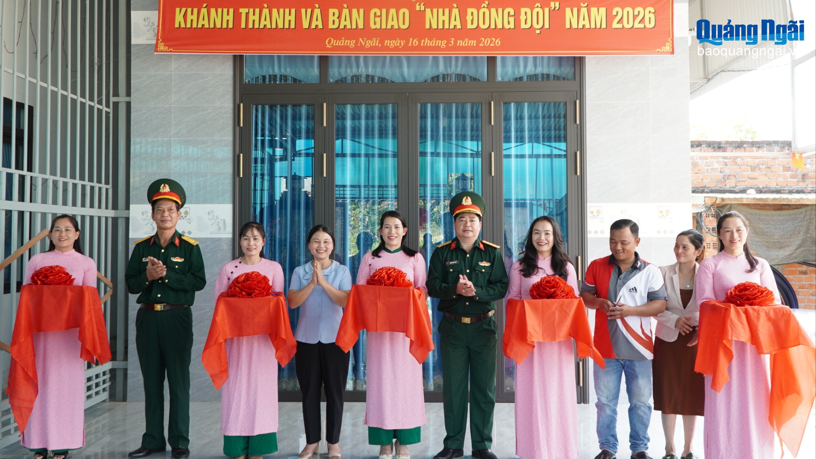 Bàn giao, khởi công Nhà đồng đội cho công nhân khó khăn vùng biên