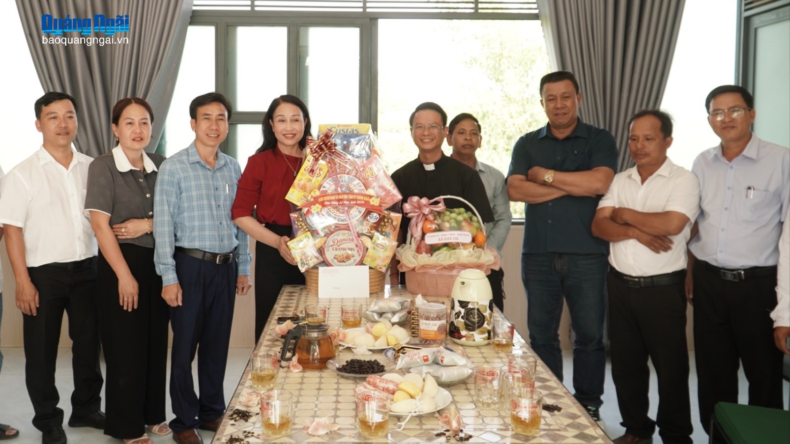 Ban Tuyên giáo và Dân vận Tỉnh ủy thăm, tặng quà các cơ sở tôn giáo