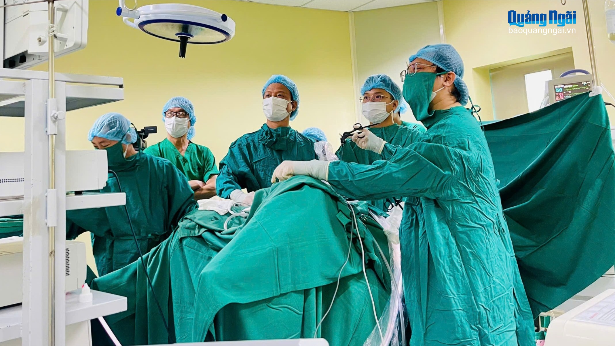 Phẫu thuật thành công ca nội soi cắt toàn bộ trực tràng