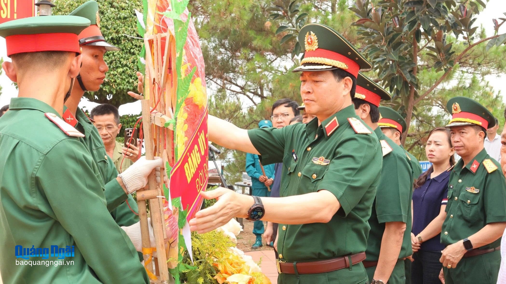 Bộ Tư lệnh Quân đoàn 34 dâng hoa, dâng hương tại Điểm cao 1049 và 1015