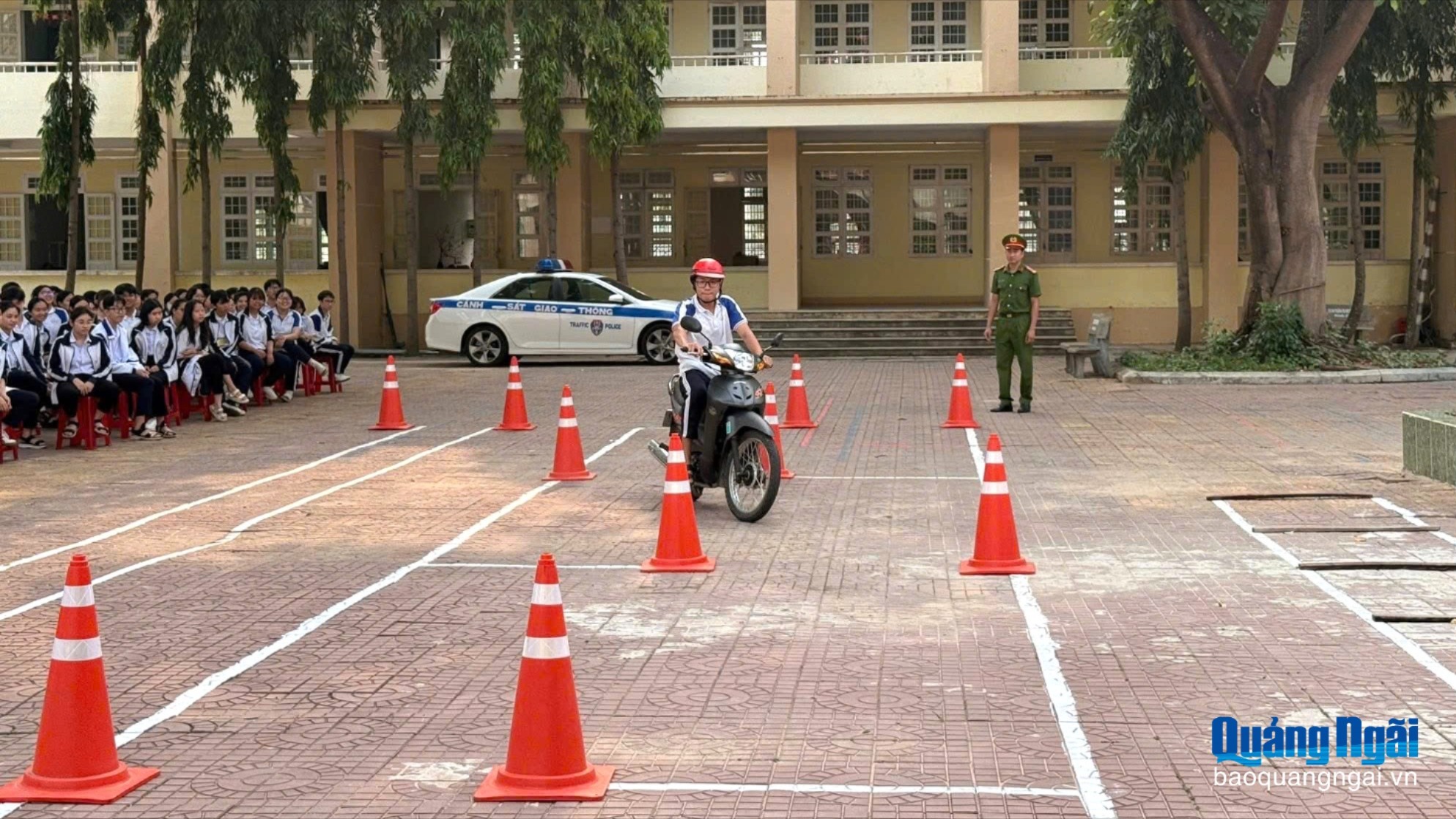 Gần 3.900 học sinh được hướng dẫn kỹ năng lái xe an toàn