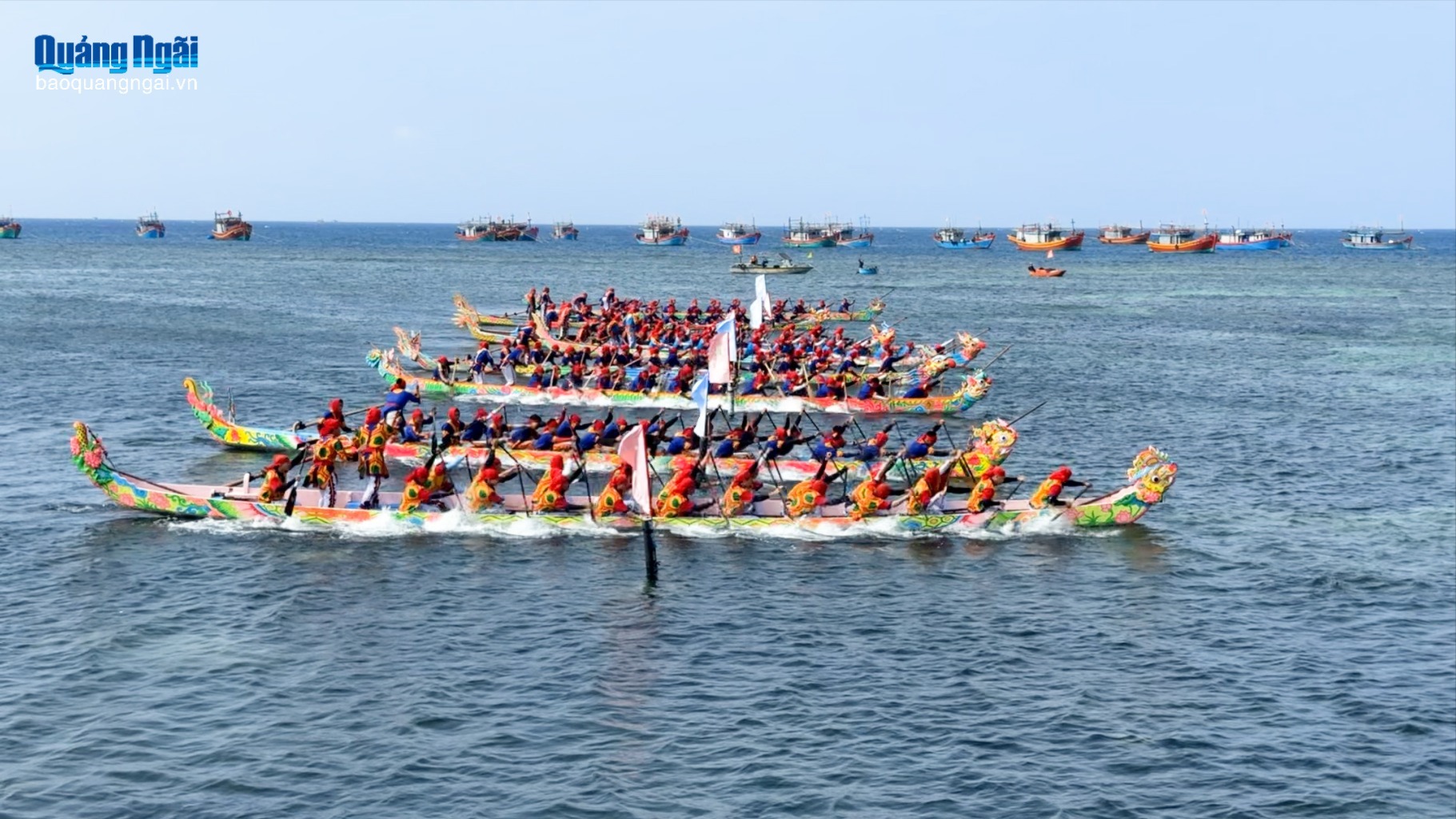 Đặc sắc lễ hội đua thuyền tứ linh ở đặc khu Lý Sơn