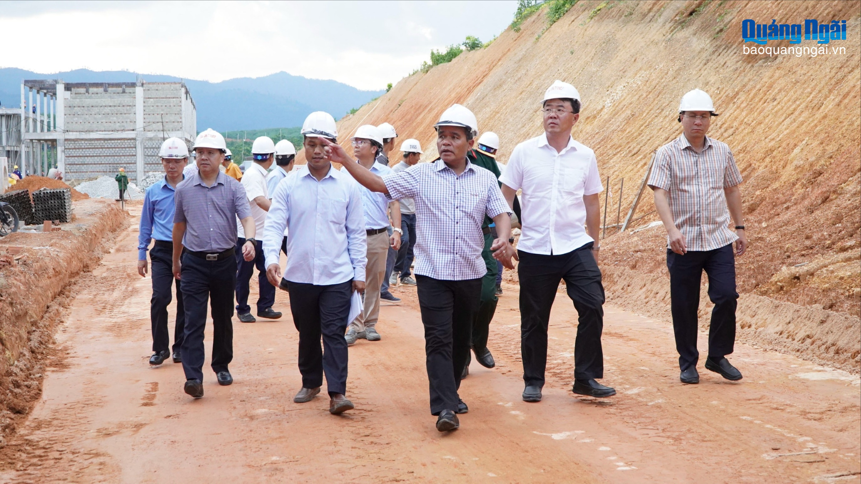Bí thư Tỉnh ủy Hồ Văn Niên yêu cầu đẩy nhanh tiến độ xây dựng trường học vùng biên