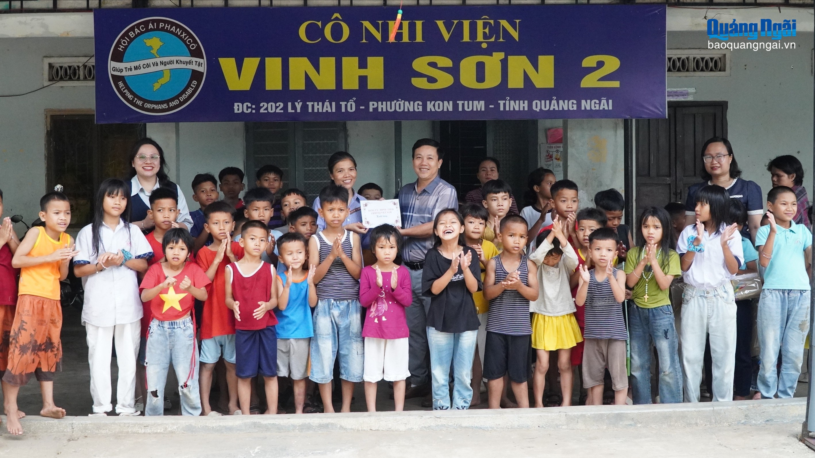 Thăm, tặng quà hơn 100 trẻ em mồ côi, có hoàn cảnh khó khăn