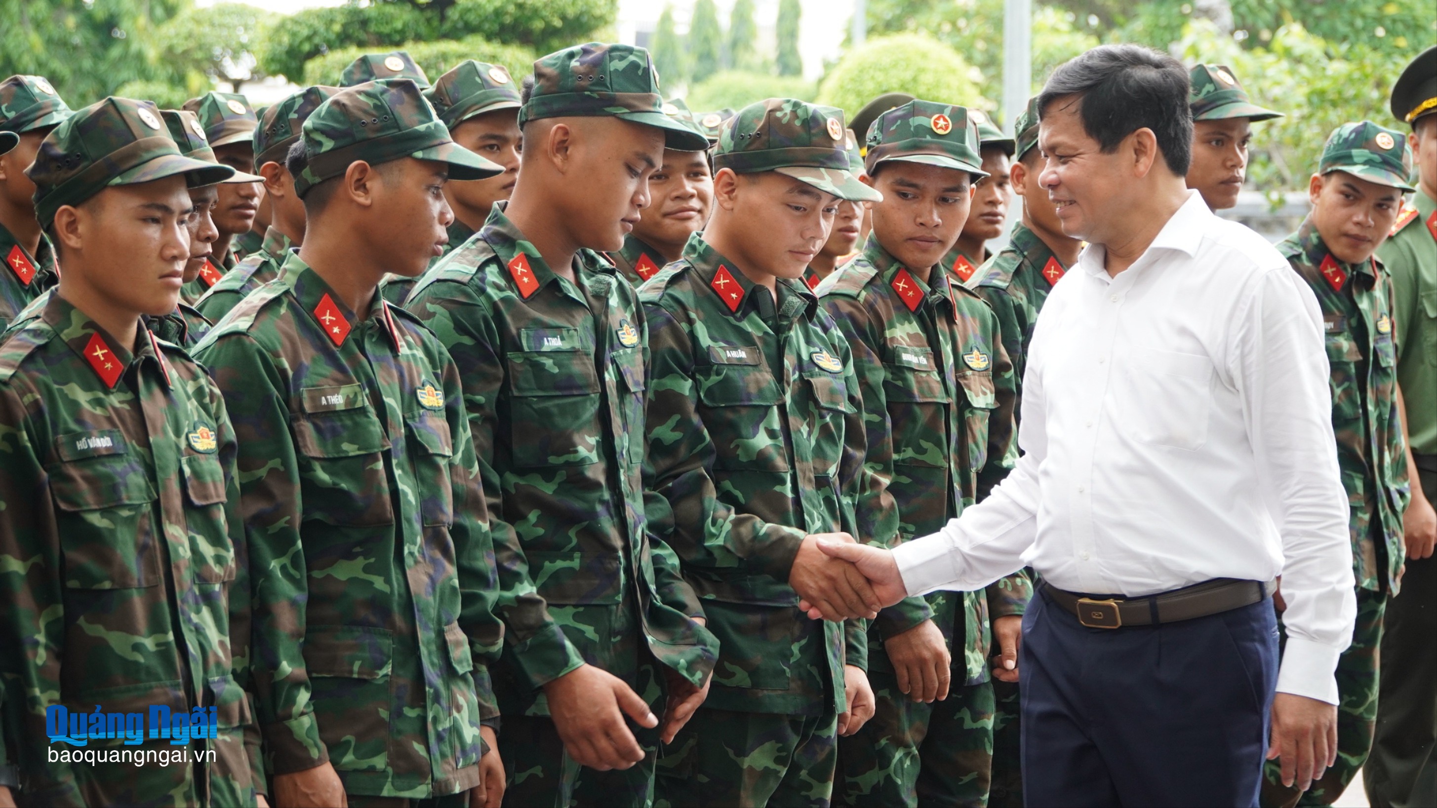 Chủ tịch HĐND tỉnh Nguyễn Đức Tuy thăm, động viên Đội K53