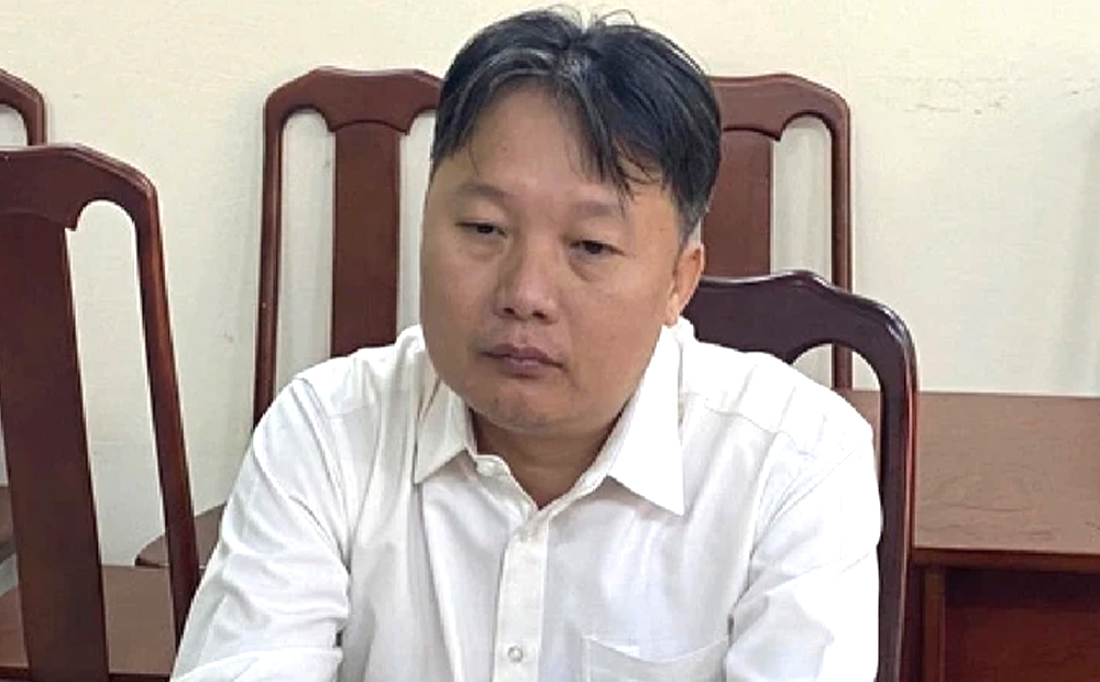 Khởi tố một cán bộ Cục Hải quan Thành phố Hồ Chí Minh về tội “buôn lậu”