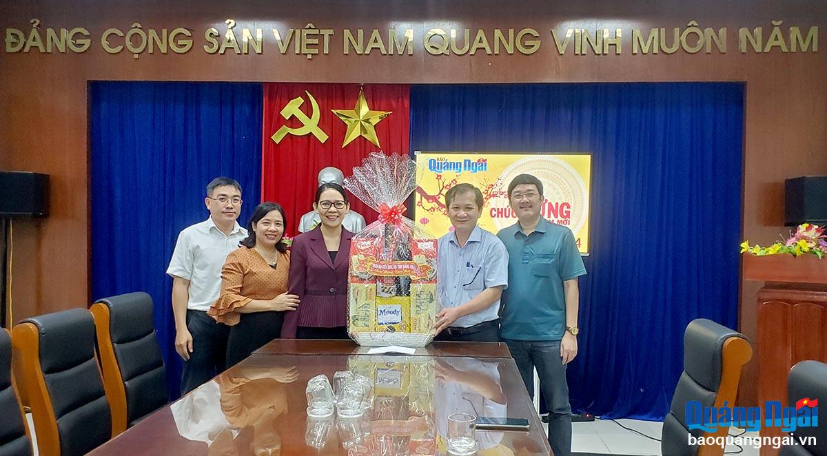 Đoàn ĐBQH tỉnh thăm, chúc Tết Báo Quảng Ngãi