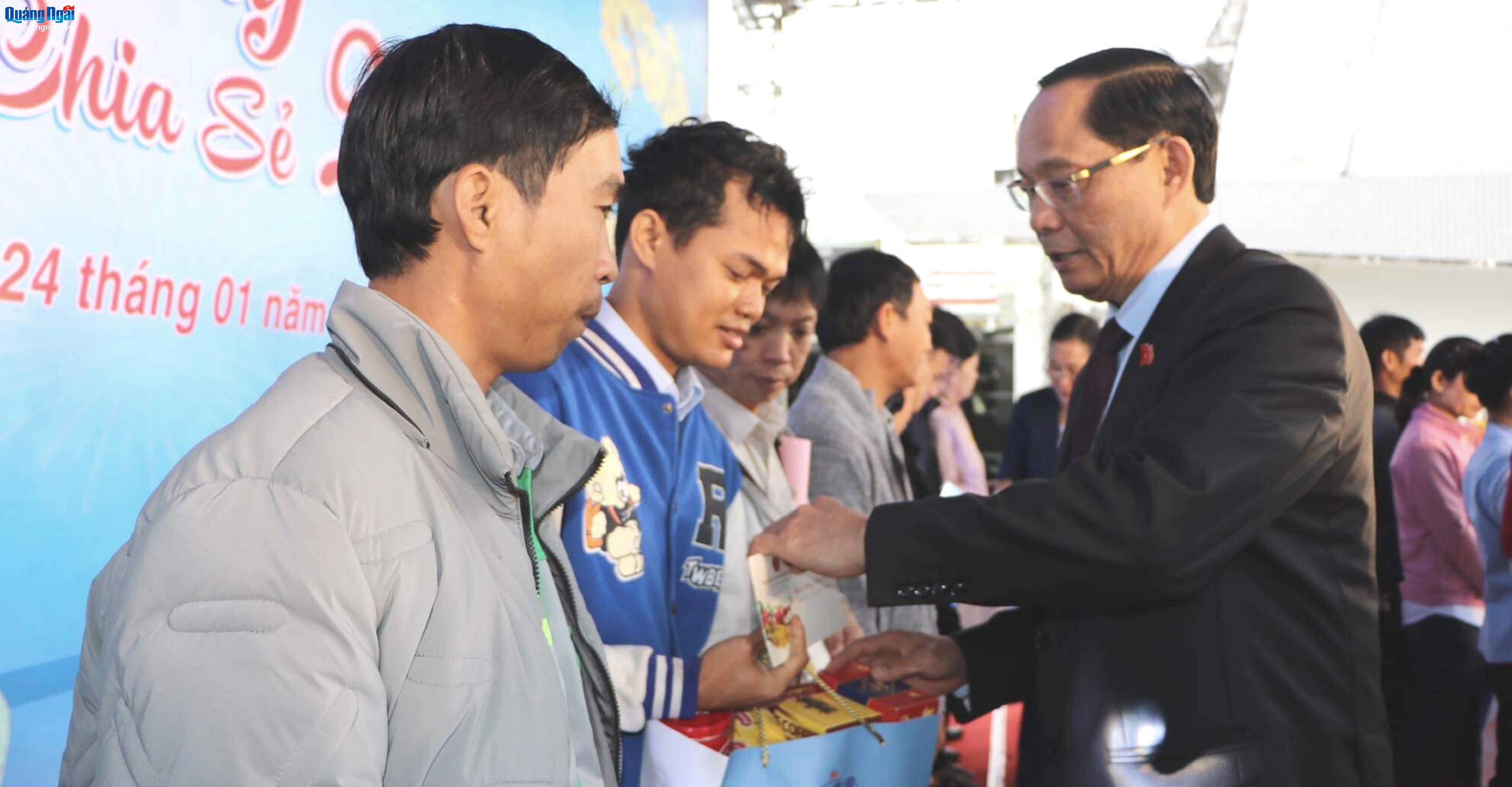 Tết sum vầy đến với hàng nghìn người lao động