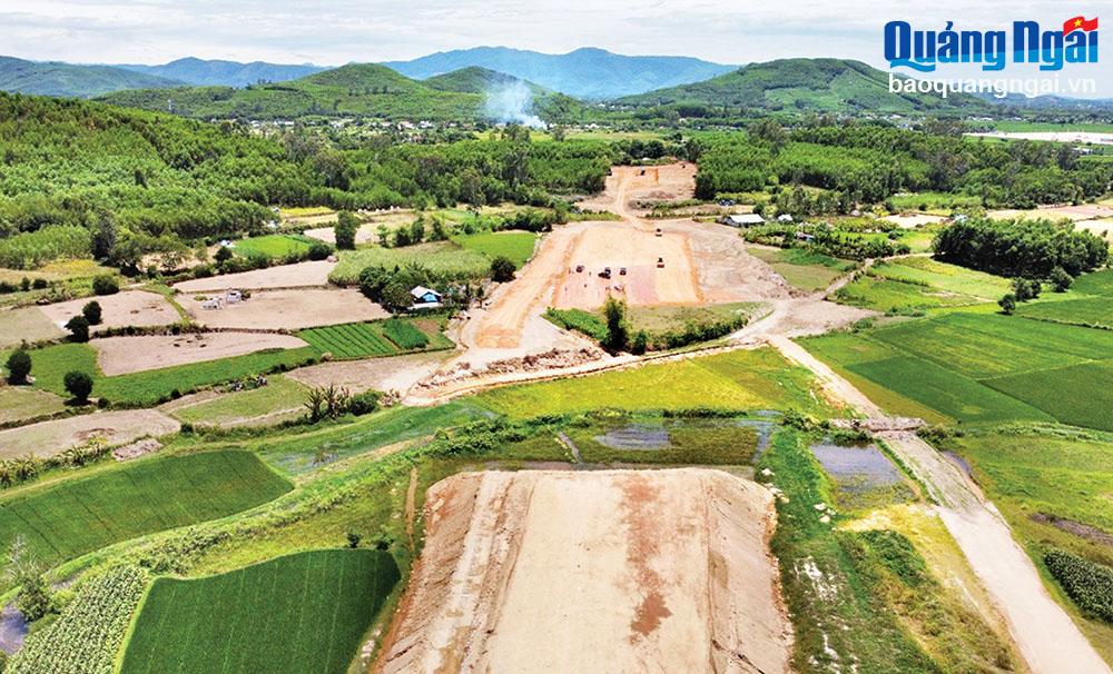 Giải phóng mặt bằng cao tốc Bắc - Nam: Gỡ khó để về đích