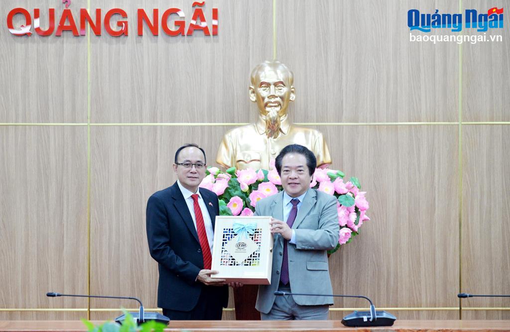 Lãnh đạo tỉnh tiếp Đoàn đại biểu cấp cao tỉnh Champasak (Lào)