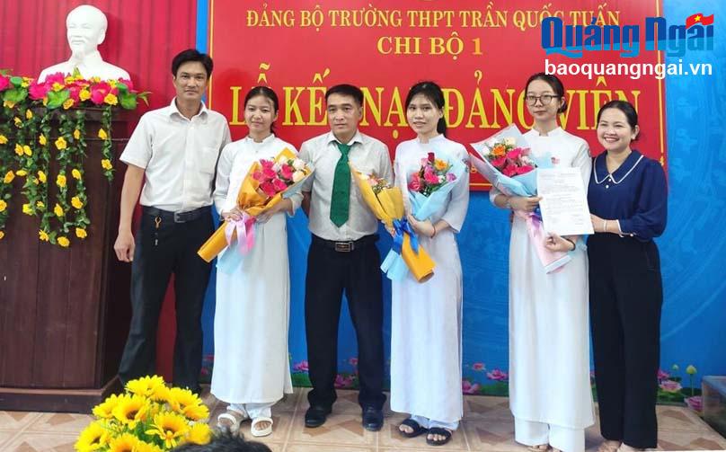 Phát triển đảng viên là nhiệm vụ chính trị quan trọng