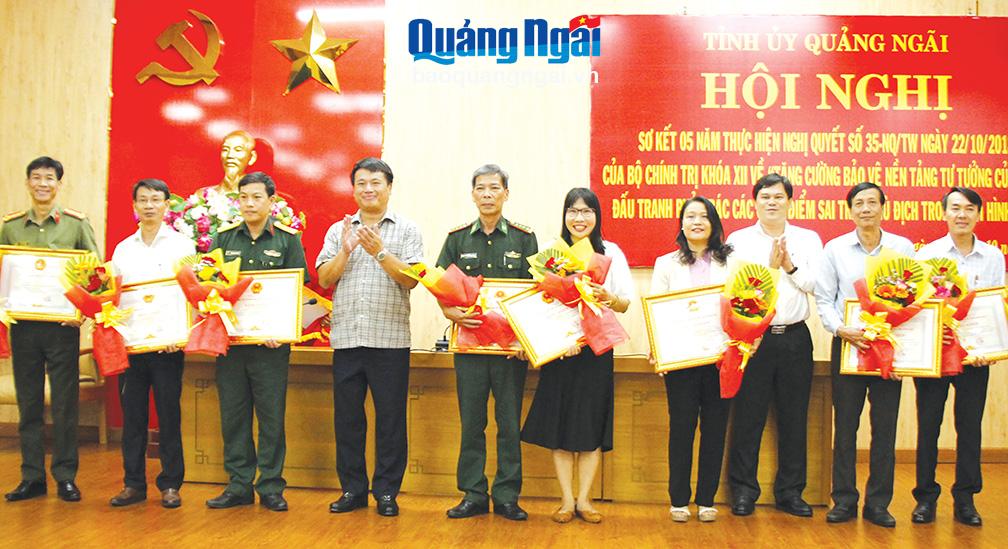 Phát huy vai trò của cán bộ, đảng viên