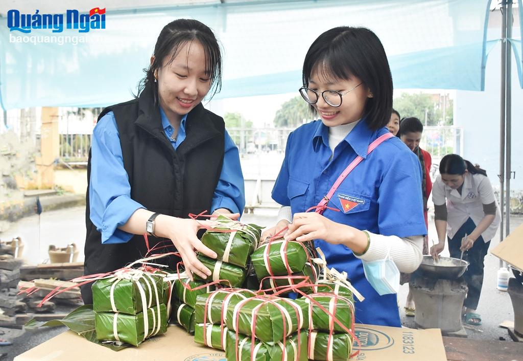 Phiên chợ xuân vì bệnh nhân nghèo