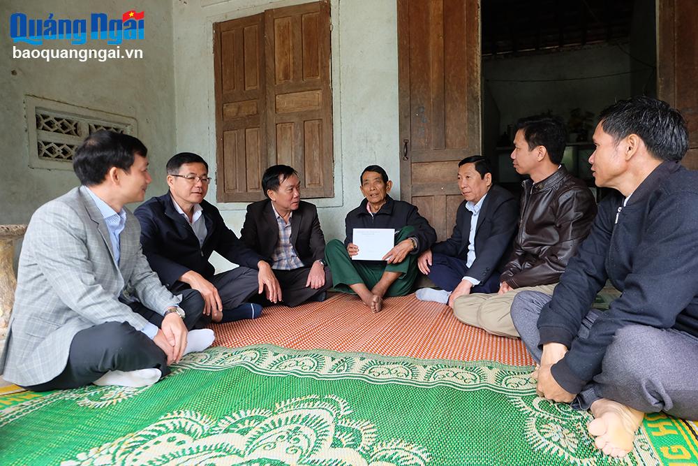 Phó Chủ tịch HĐND tỉnh Nguyễn Tấn Đức thăm, chúc Tết gia đình có công với cách mạng