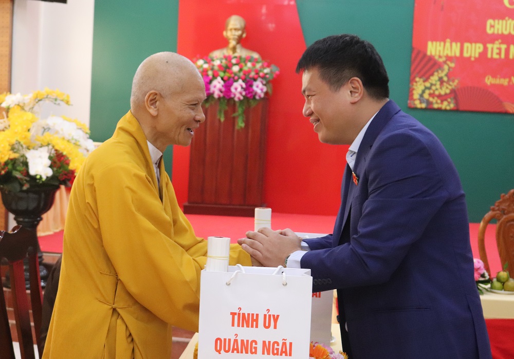 Lãnh đạo tỉnh gặp mặt chức sắc các tôn giáo