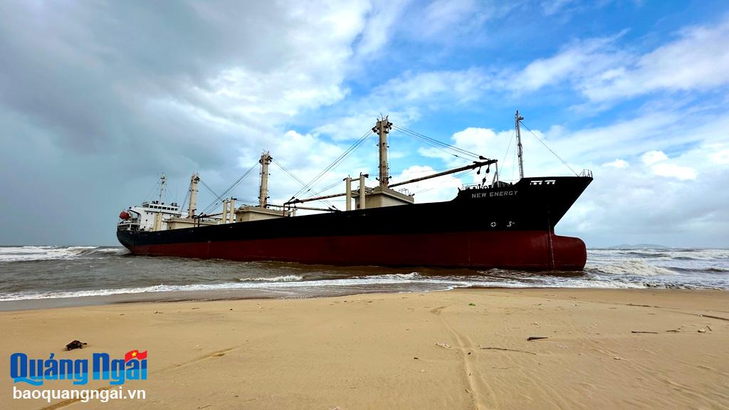 Bàn giải pháp cứu hộ tàu hàng bị mắc cạn