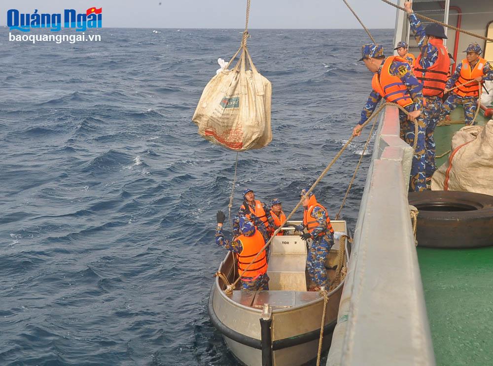 Kết thúc chuyến thăm, chúc Tết nhà giàn DK1