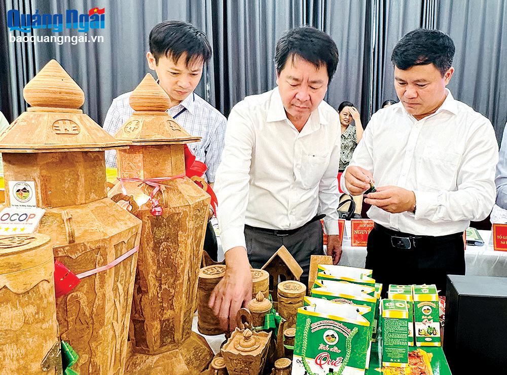 Làm cho nông thôn luôn mới