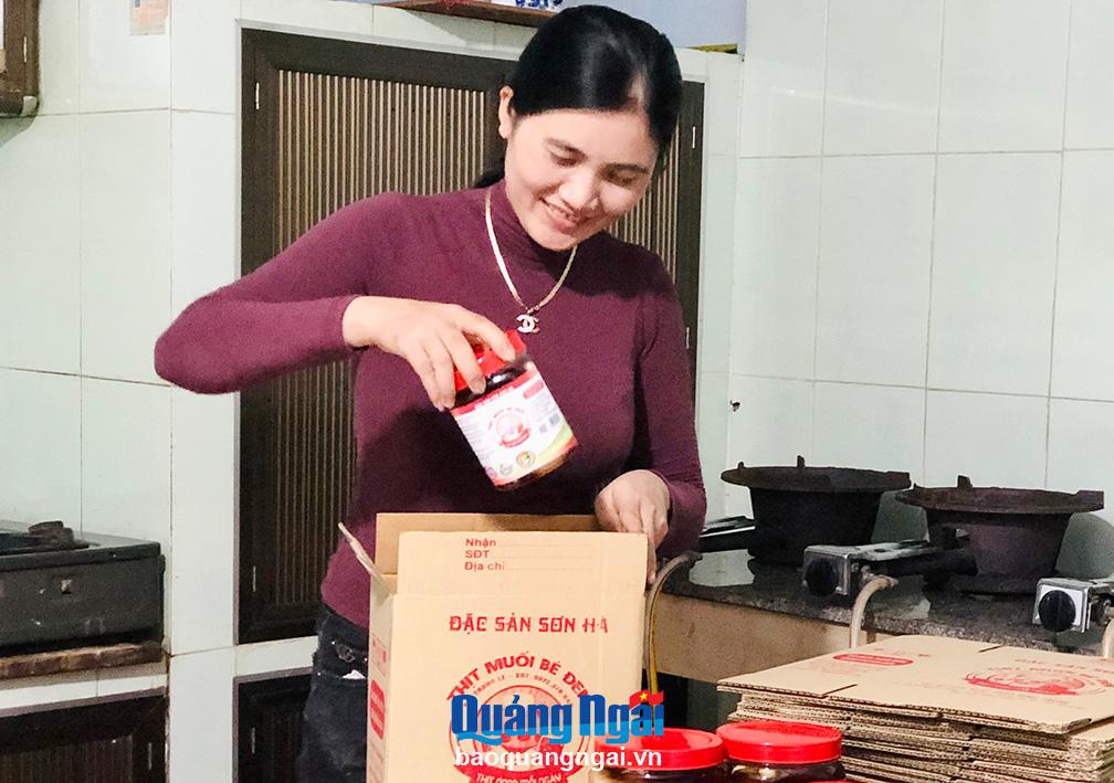 Đặc sản địa phương hút khách dịp Tết