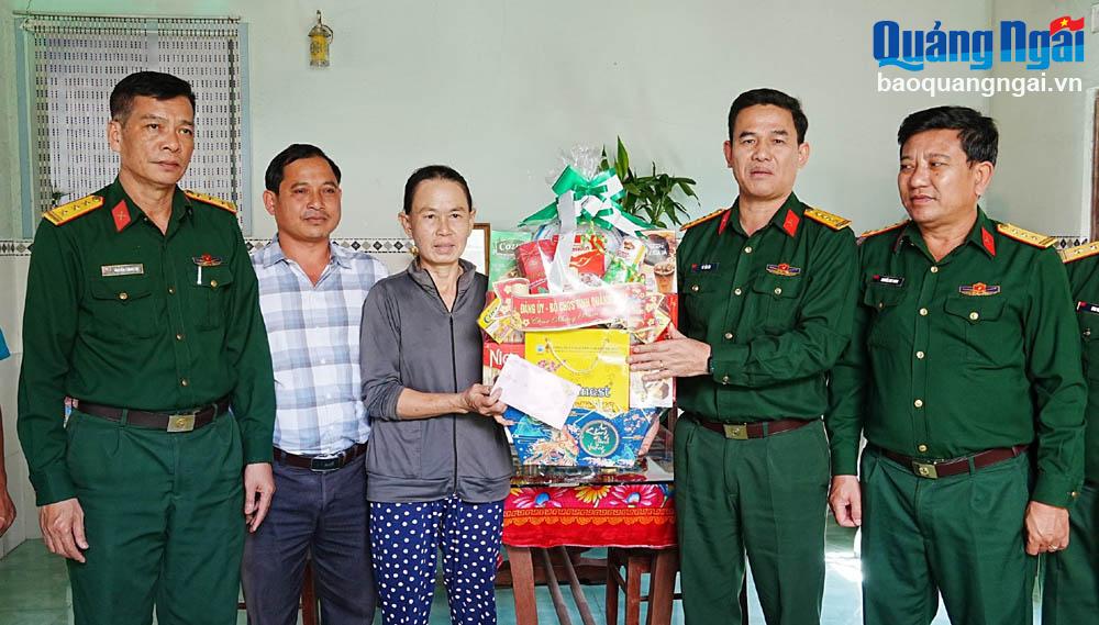 Thăm, chúc Tết gia đình quân nhân đang làm nhiệm vụ tại Quần đảo Trường Sa và nhà giàn DK1