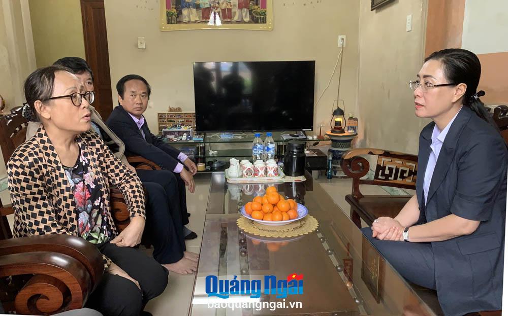 Bí thư Tỉnh ủy Bùi Thị Quỳnh Vân chúc Tết gia đình các đồng chí nguyên lãnh đạo tỉnh