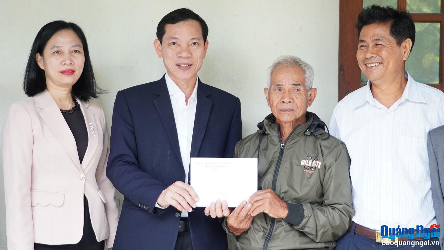 Thăm, chúc Tết gia đình chính sách