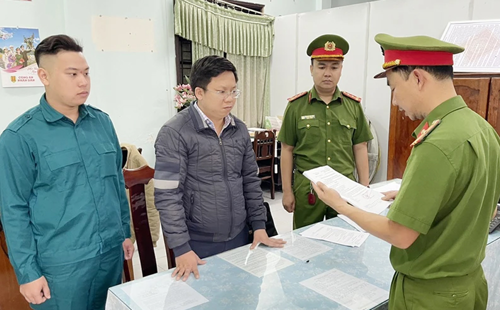 Khởi tố, bắt giám đốc một phòng giao dịch ngân hàng về tội lừa đảo chiếm đoạt tài sản