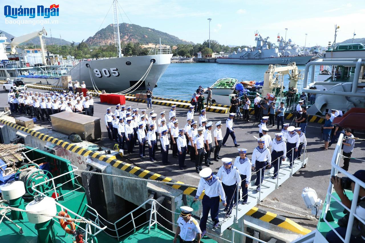 Khởi hành Đoàn công tác đi thăm, chúc Tết quân và dân huyện Trường Sa 