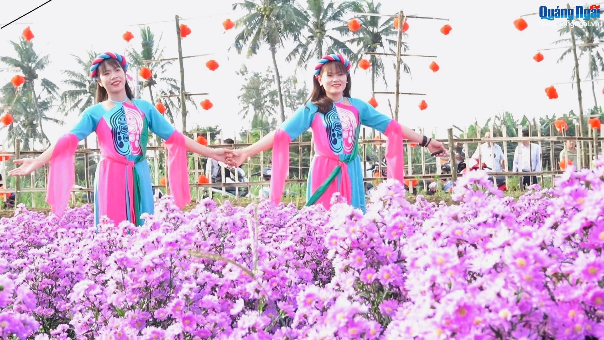 Khai trương cánh đồng hoa Nghĩa Hà