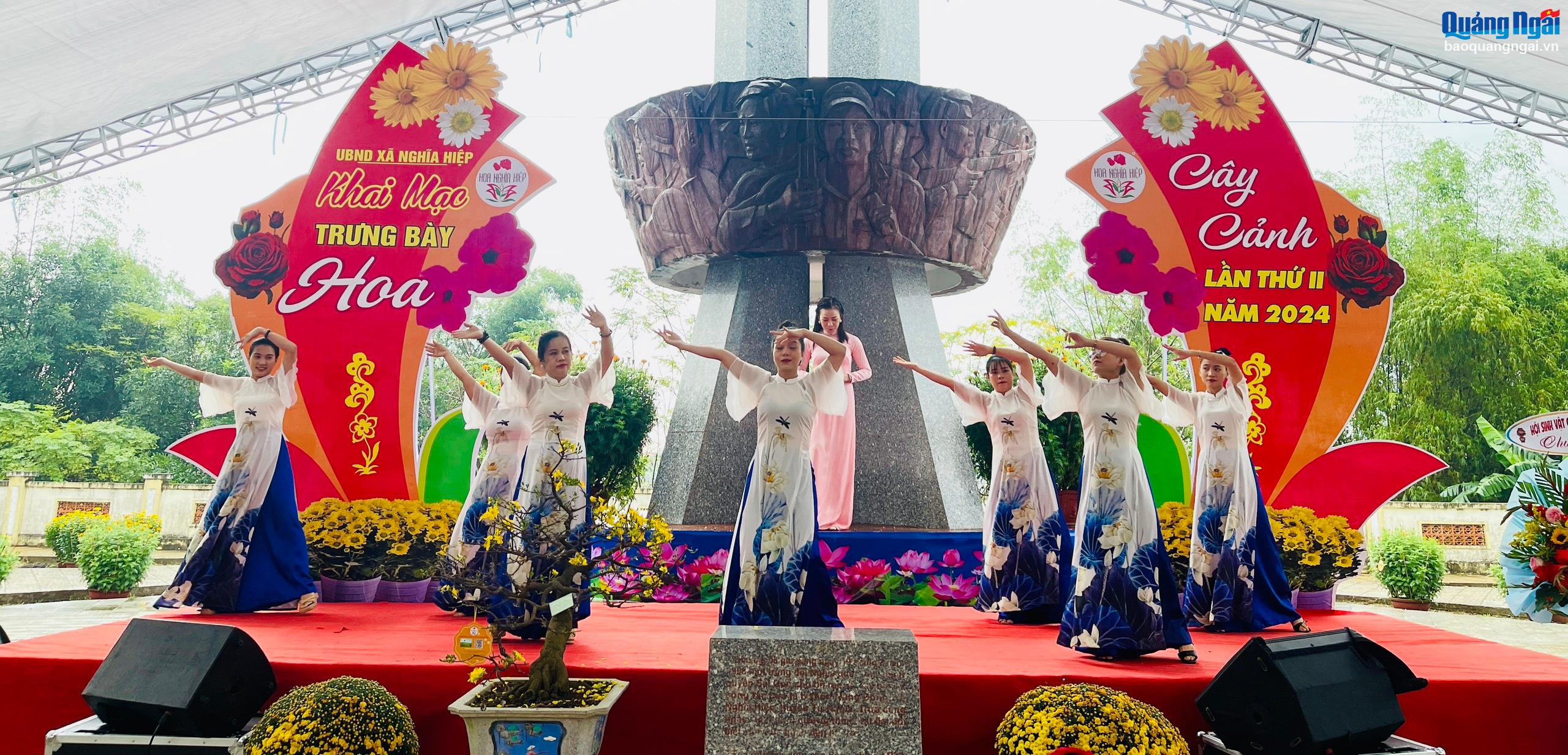 Khai mạc trưng bày hoa, cây cảnh làng hoa Nghĩa Hiệp 