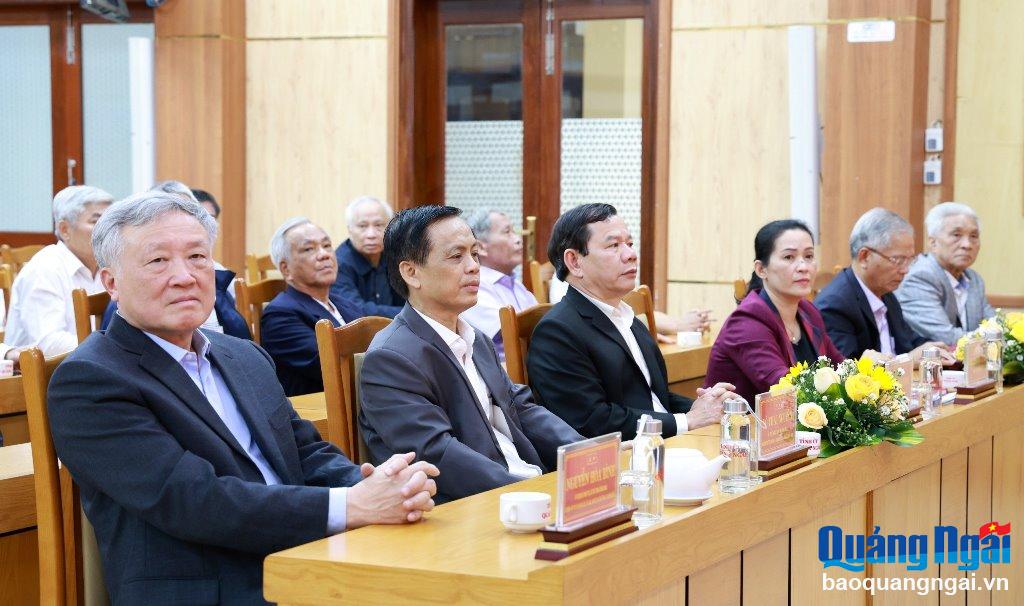 Ban Thường vụ Tỉnh ủy gặp mặt, chúc Tết các đồng chí nguyên lãnh đạo tỉnh