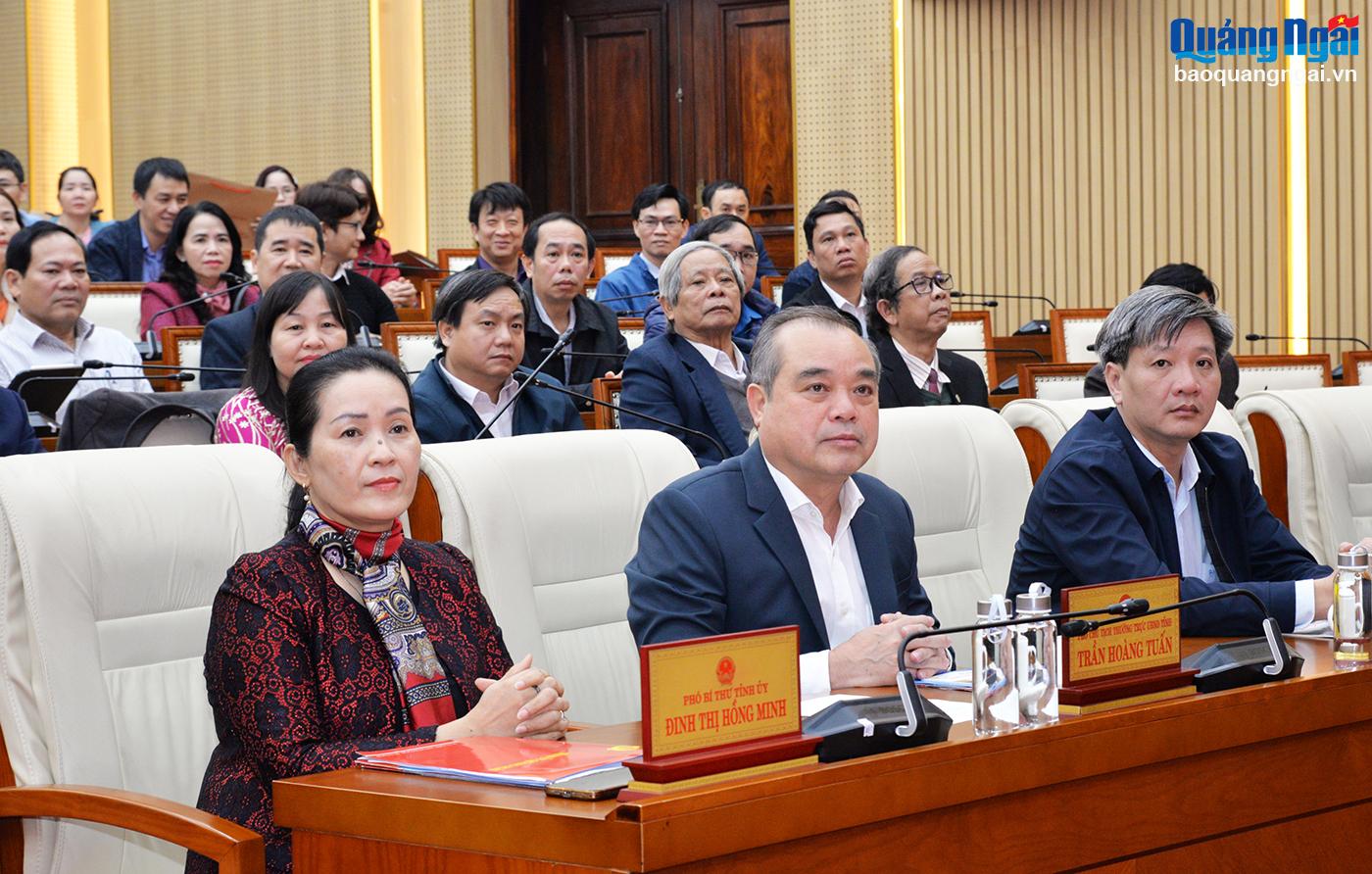 Gặp mặt các trí thức, nhà khoa học, văn nghệ sĩ tiêu biểu