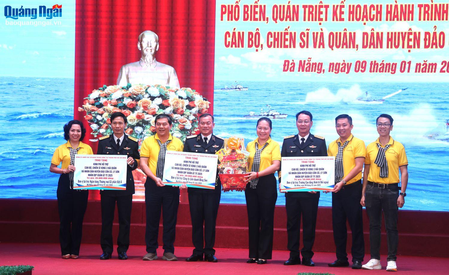 Gặp mặt Đoàn công tác thăm, chúc Tết cán bộ, chiến sĩ, nhân dân trên đảo Cồn Cỏ và Lý Sơn