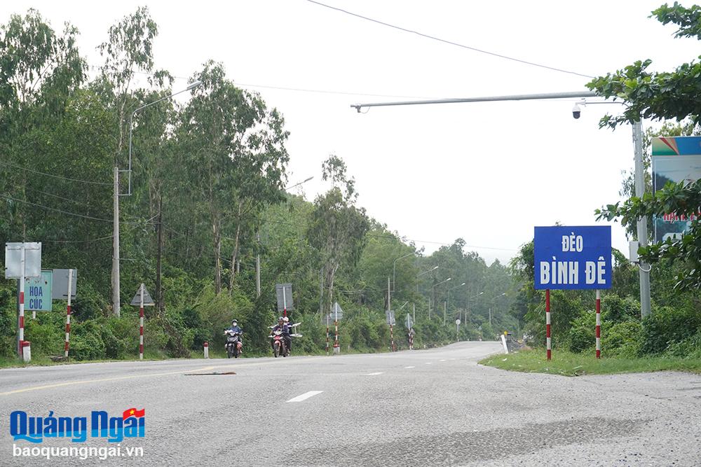 Ở hai đầu Bình Đê