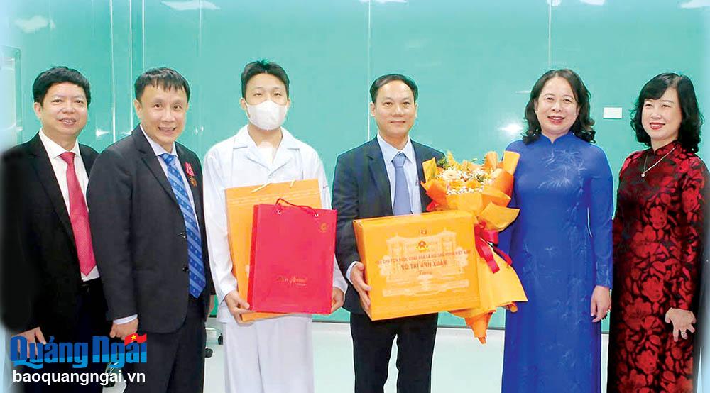 Sống bằng trái tim của người khác