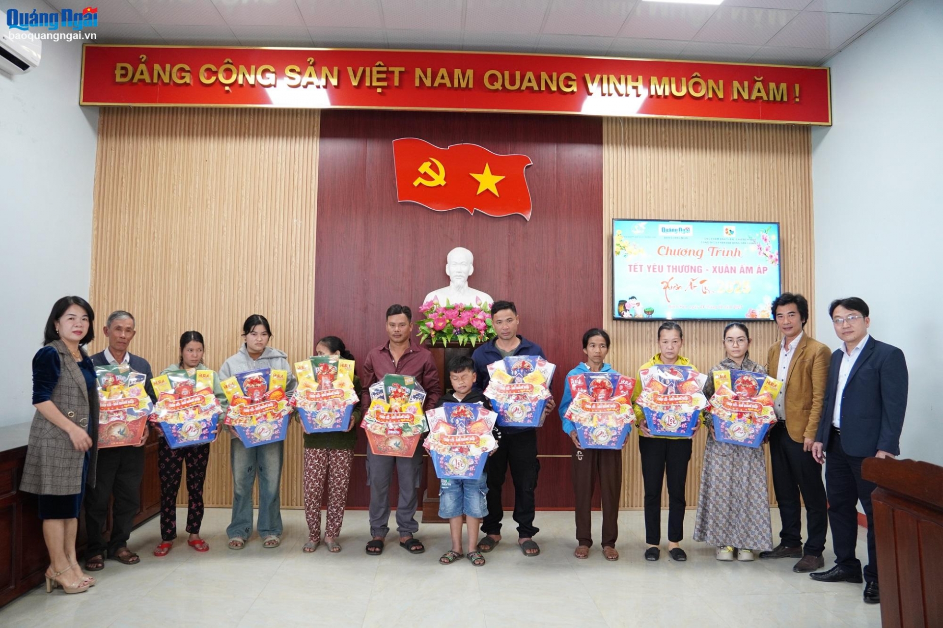 Mang “Xuân yêu thương” đến với người có hoàn cảnh khó khăn huyện Bình Sơn