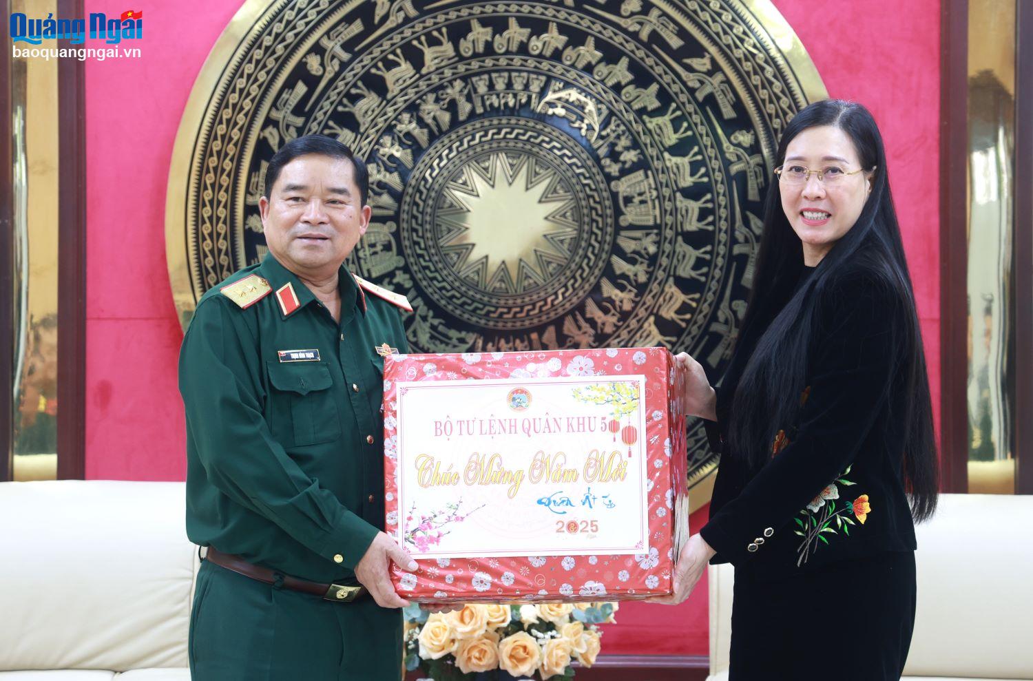 Bộ Tư lệnh Quân khu 5 thăm, chúc Tết tỉnh Quảng Ngãi