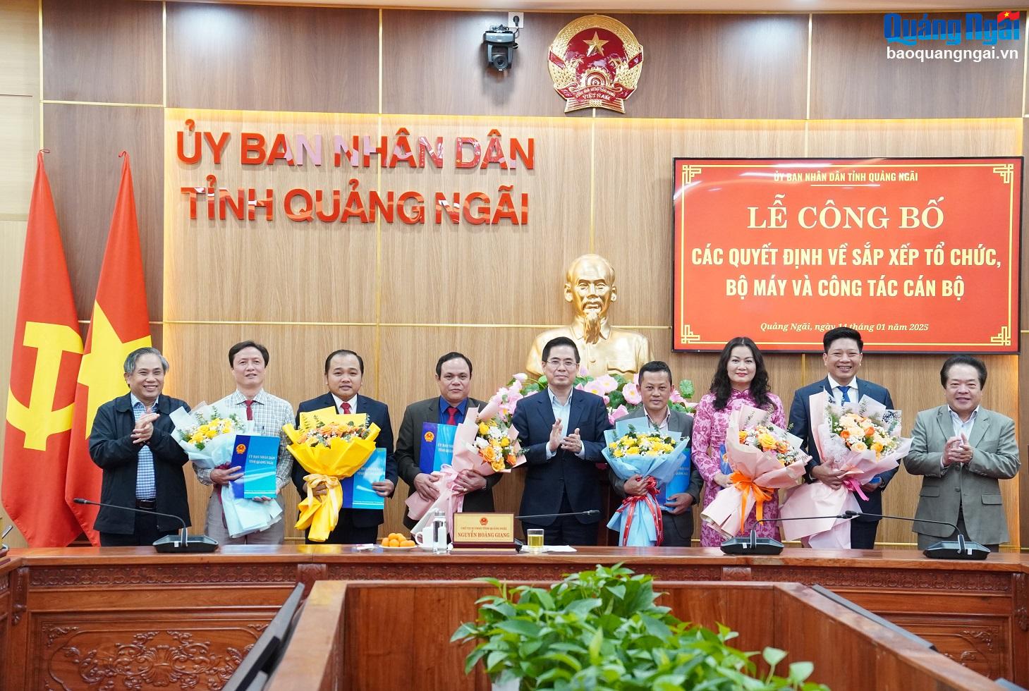 Công bố các quyết định về công tác cán bộ