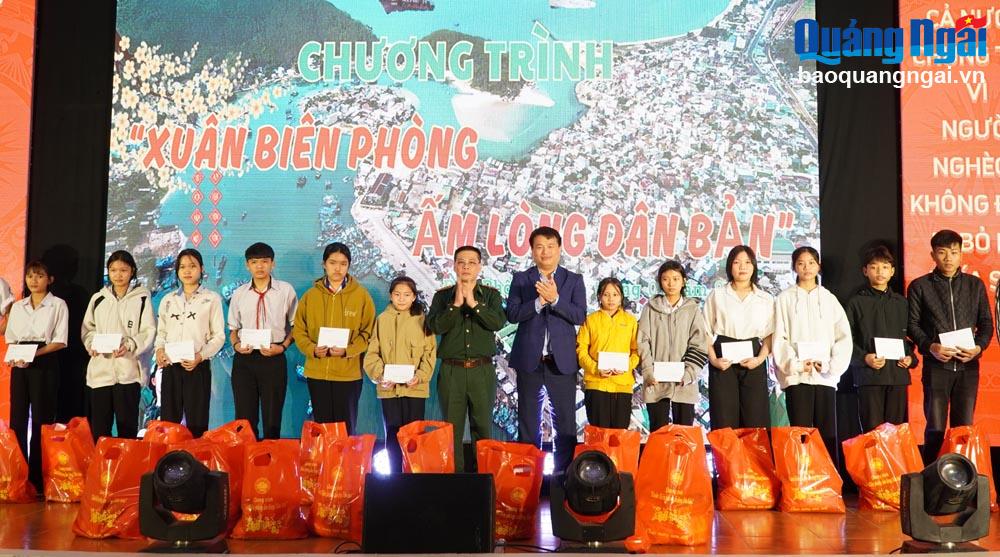 Chương trình “Xuân Biên phòng ấm lòng dân bản”