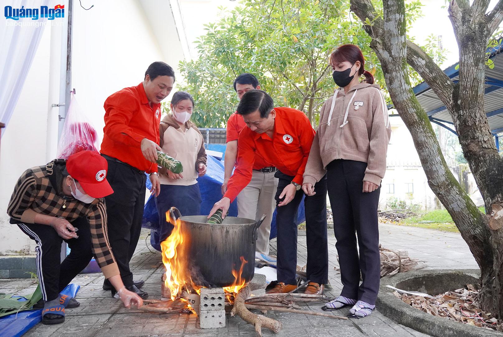 “Tết nhân ái” Xuân 2025 đến với người dân xã Long Sơn 