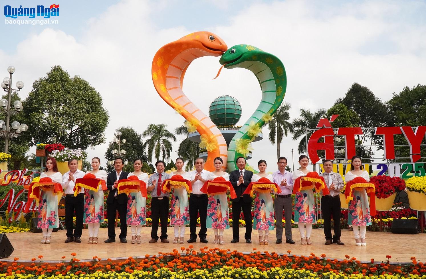 Khai mạc vườn hoa xuân tại công viên Ba Tơ